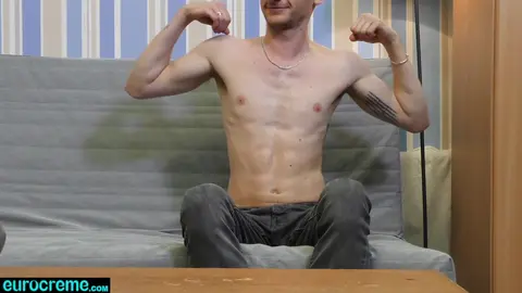 Doigter le cul du twink scally