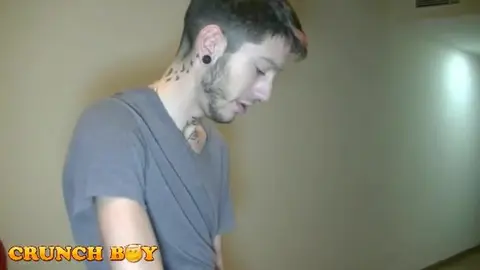 Sasha ERRE défonce le twink EL GALLEGO avec sa queue XXL