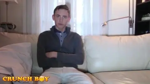 Un jeune homme rempli de foutre par TIM COSLA