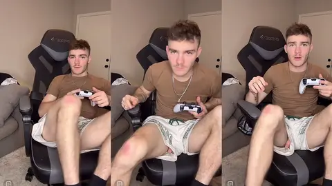 Un twink gamer dévoile son tatouage sur la cuisse en jouant