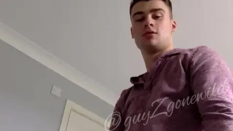 Naughty Brit: Mon strip-tease privé #1