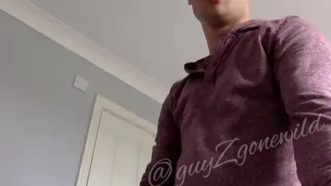 Naughty Brit: Mon strip-tease privé #1