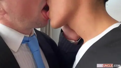 Je suce un twink BCBG – Jonas Matt & Felipe