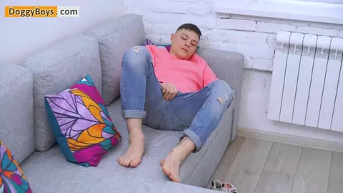 Jeune bi-curieux teste une chaîne anale – Bohumil Slavik