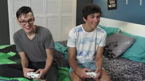 Gamers baisent dans leur chambre
