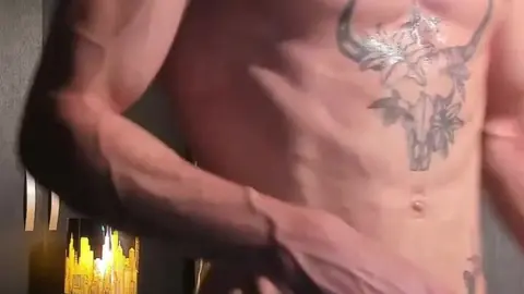 Metatron_muscle sur Chaturbate : musclé sec, grosse éjac