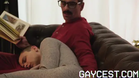 FAMILY HOLIDAY TRADITION Episode 2 - Xmas Sleepy Time