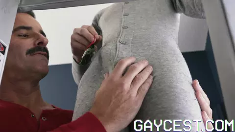 FAMILY HOLIDAY TRADITION Episode 1 - Mistletoe