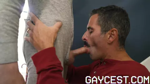 FAMILY HOLIDAY TRADITION Episode 1 - Mistletoe