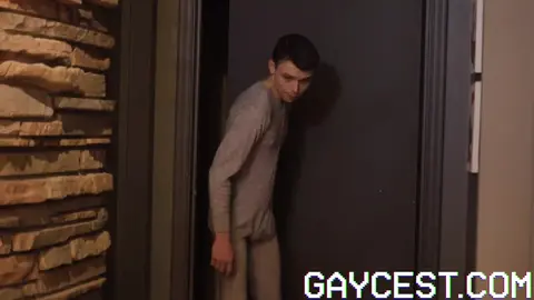 Daddy & son twink — Ép.2 Soirée film qui dérape