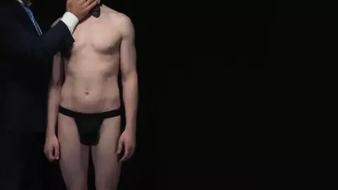 Cole — La vente aux enchères