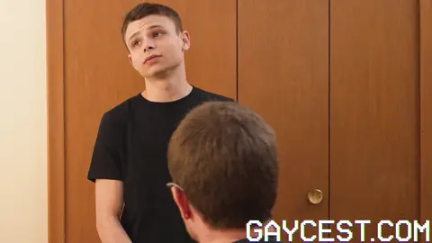 Daddy & son twink — Ép.1 Slip d’adulte bien moulant