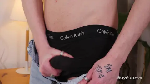 Danny Junior se frotte la bite