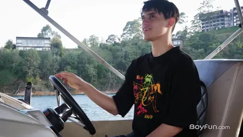 La bite du capitaine chevauchée sans capote