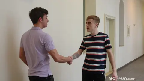 Nouveau voisin baisé sans capote