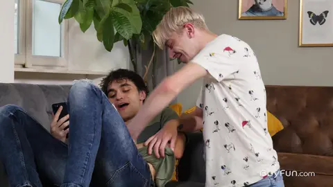 Bert kiffe les twinks