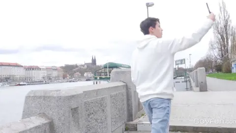 Justin Host - Timmy Cole