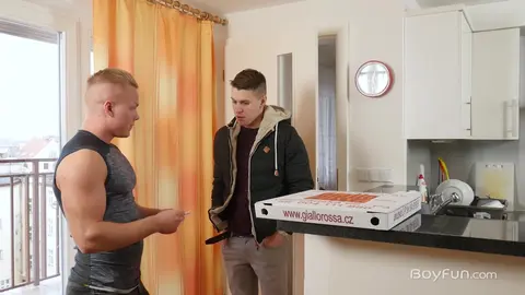 Peter Homely & Dmitry Osten - Livreur sans capote