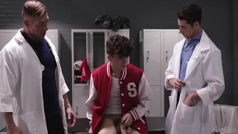 Bruce Beckham Taylor Reign Drake Von – Dans les vestiaires