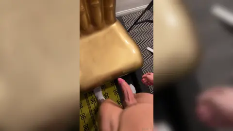 Ça m'a Presque Éjecté — 10 Giclées