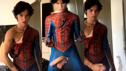 Logansprivatepage - se branler en costume de spiderman