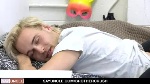 Mon beau-frère m'aide à soulager mes démangeaisons (Mark Something, Trent Marx)