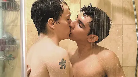 Les liens entre frères, chapitre 2 : Prendre une douche ensemble (Ted Xander, Carter Fore)