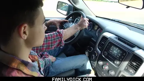 Le garçon à papa Chapitre 6 : Arrêt au stand en plein air (Jacob Armstrong (beau-père), Austin Armstrong (beau-fils))