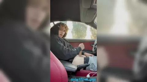 Valentin — branlette en voiture