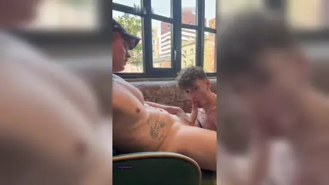 Blond baise son twink