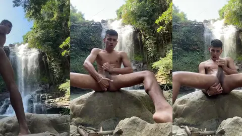 Gregory - Un latino avec une énorme bite se masturbe sous une cascade