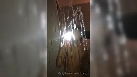 Vitre arrosée & léchée — Ethan