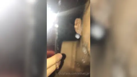 Vitre arrosée & léchée — Ethan