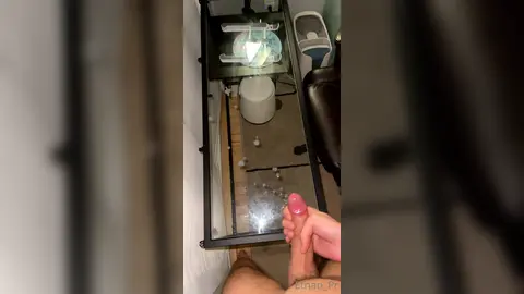 48h — bureau repeint (autre angle) — Ethan