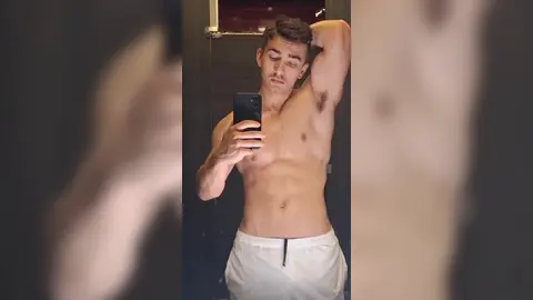 Mon bro musclé vide ses couilles — Ethan_Pr