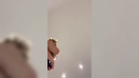 Déshabille-moi — Valentin