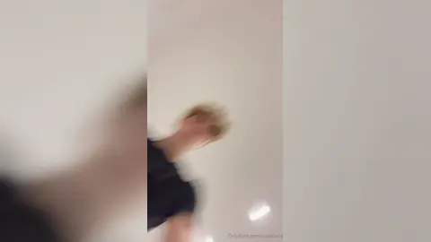 Déshabille-moi — Valentin