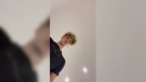 Déshabille-moi — Valentin