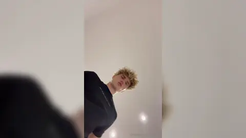 Déshabille-moi — Valentin