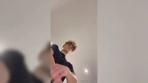 Déshabille-moi — Valentin