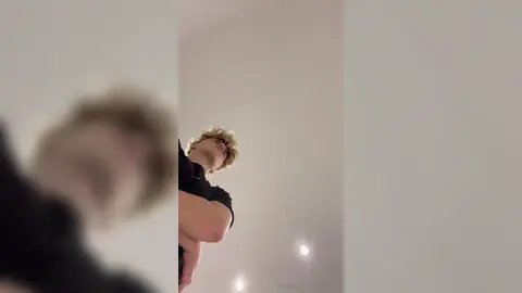 Déshabille-moi — Valentin