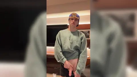 Grosse teub à téter — Valentin