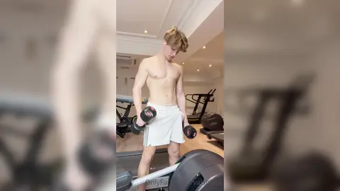 Floppy à la salle — Valentin