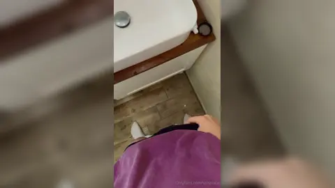 Branlette salle de bain — Valentin