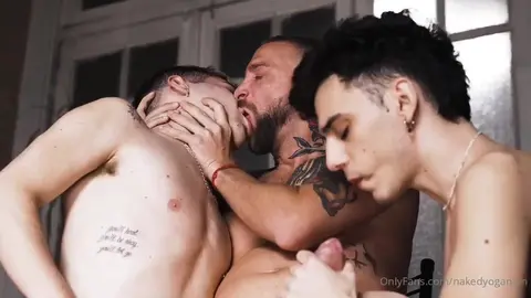 Daddy servi par ses twinks — BluTwink x Juanchixxx