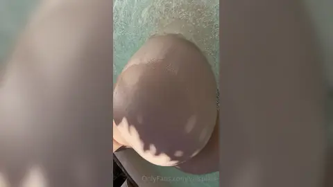 Jacuzzi cochonne — Valentin