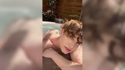 Jacuzzi cochonne — Valentin