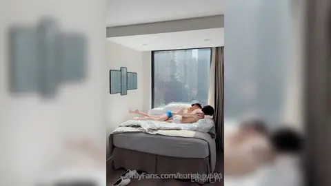 Mains sur moi — avec hornyjustin