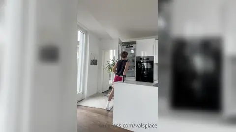 Service petit-déj — Valentin Mehinagic