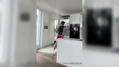 Service petit-déj — Valentin Mehinagic